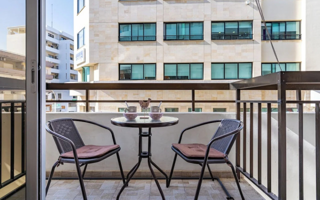 Berries 1-BR Apt in Larnaca