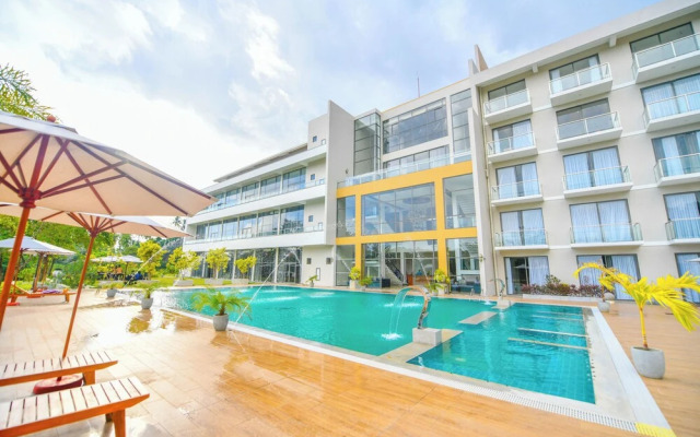 Oasis Riverside Hotel