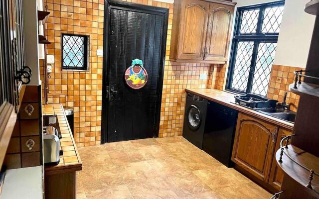 Sleeps 8 Thamefront Gem w/ Petsok, Free Parking