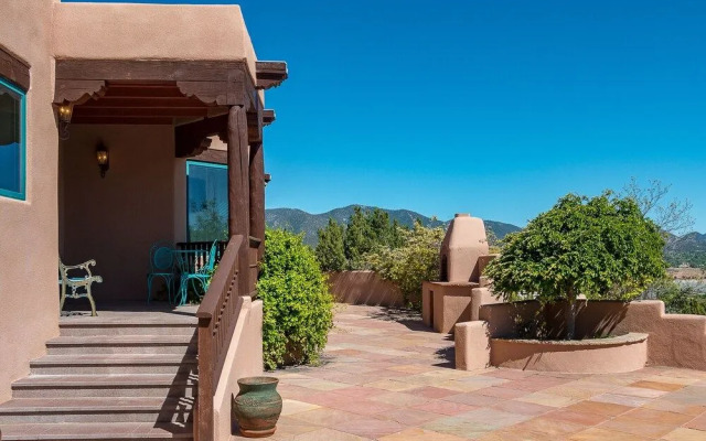 Dorthia Garden Retreat & Views