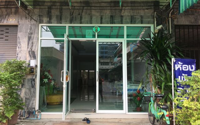 OYO 75377 Check In House