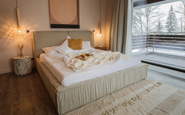 Silver Pine Apartment