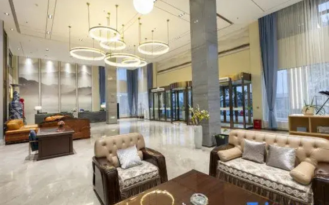 Linzhou Hongyuexing Grand Hotel