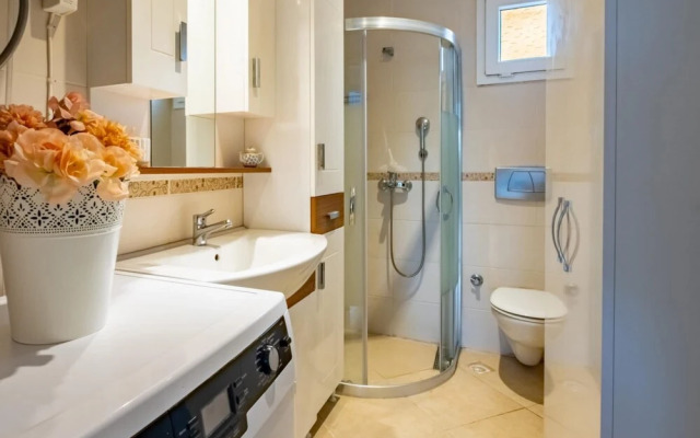 Cozy Flat With Sea View and Shared Pool in Bodrum