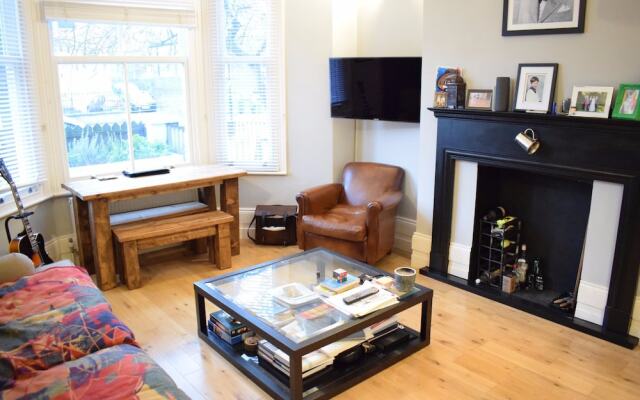 1 Bedroom Apartment With Patio in London