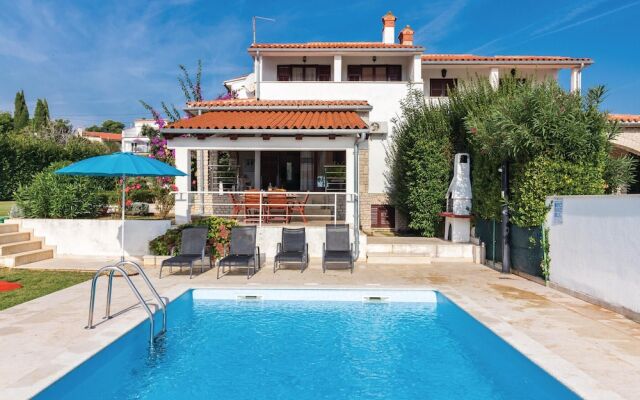 Stunning Home in Pula With Wifi and 4 Bedrooms