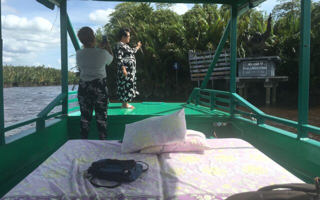 Houseboat Bee Kelotok