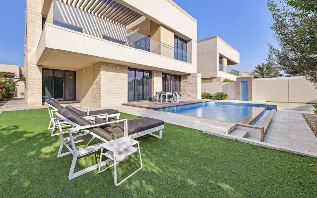 WelHome - Luxe Villa With Private Pool Near The Beach