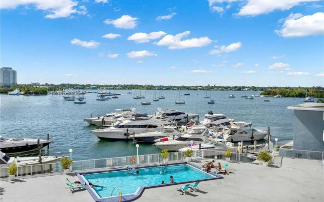 Bella Vista - Water Views Pool and Parking