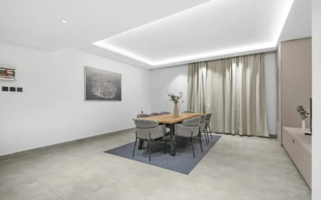 Silkhaus Rose Residency 36