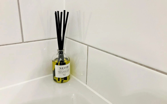 EasyStays - Modern Apartments in Windsor with Parking