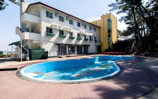 Pine Beach Hotel