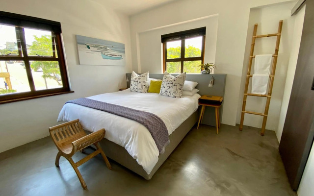 Stay On Main Plett - Contemporary 2-Bedroom Apartment