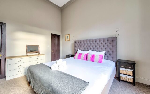 Stylish & Spacious Georgian New Town 3bed Apt
