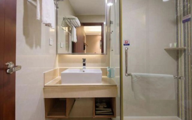 Yuanfeng Hotel (Shenzhen East Railway Station Buji Subway Station)