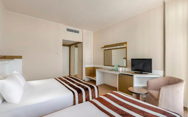 Green Max Hotel
