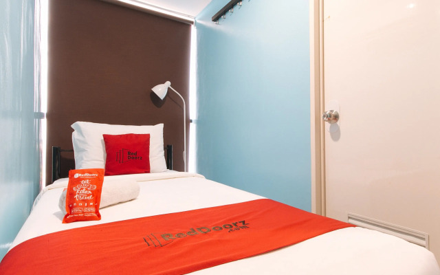 RedDoorz @ Hotel Rosemarie