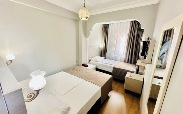 Crowned Exclusive Hotel