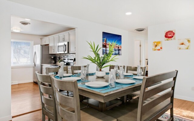 Quiet Getaway, Modern Kitchen and Foosball Table