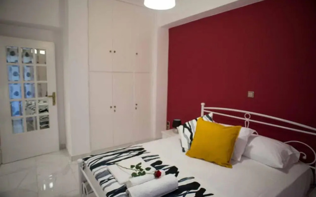 Cozy Apartment With sea View Next to Marina Zeas