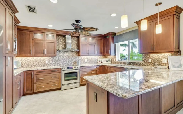 4865 Regal Dr