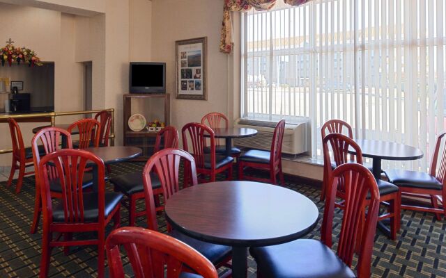 Americas Best Value Inn & Suites Memphis E