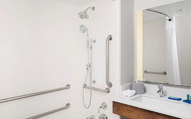 Cedar Tree Inn And Suites