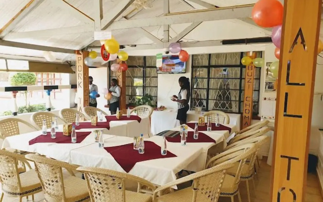 Siaya White Hotel