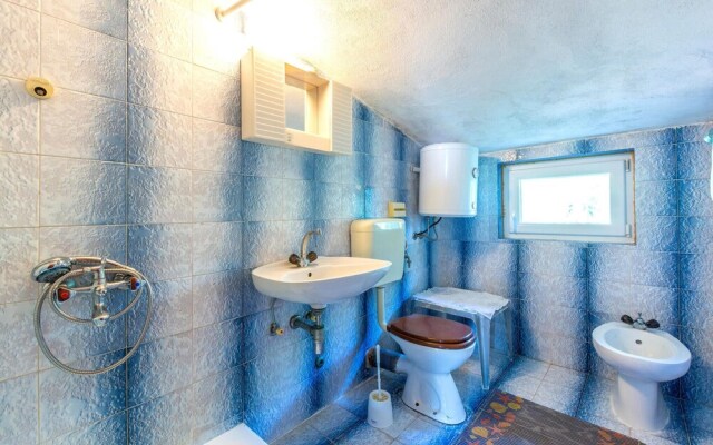 Nice Apartment in Marusici With 2 Bedrooms and Wifi