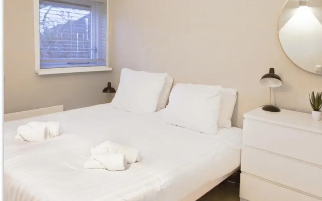 Cozy House in Grou With 3 Rooms