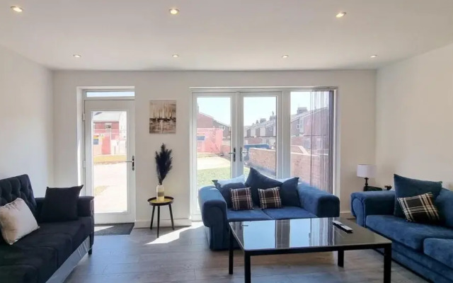 Lovely Modernist 4 Bed House