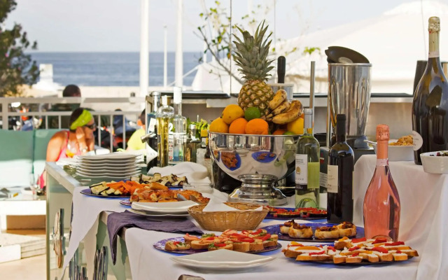 Bue Marino Hotel & Cocktail Bar