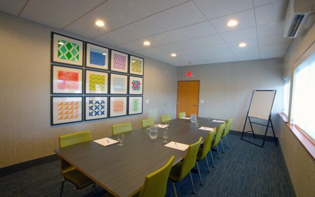 Holiday Inn Express & Suites Canyonville