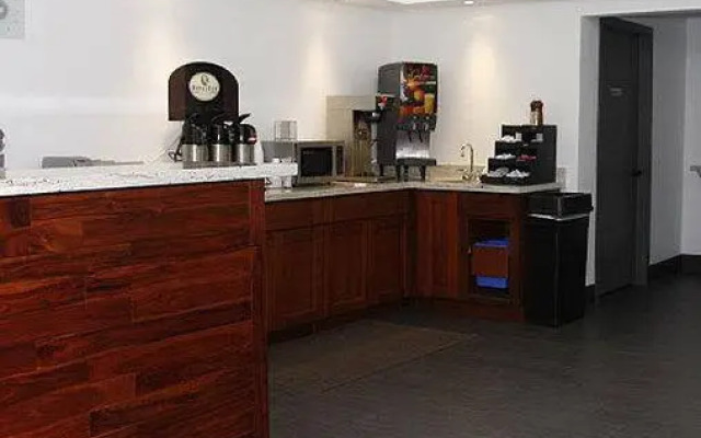 Chestnut Tree Inn Portland Mall 205