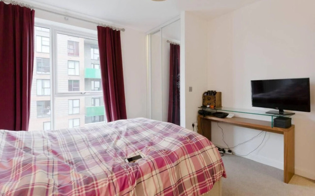 2-bed Apartment Only 15 Mins From Central London