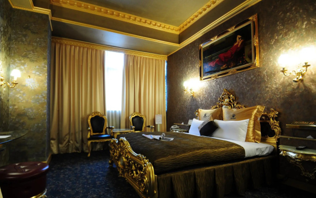 The We Hotel