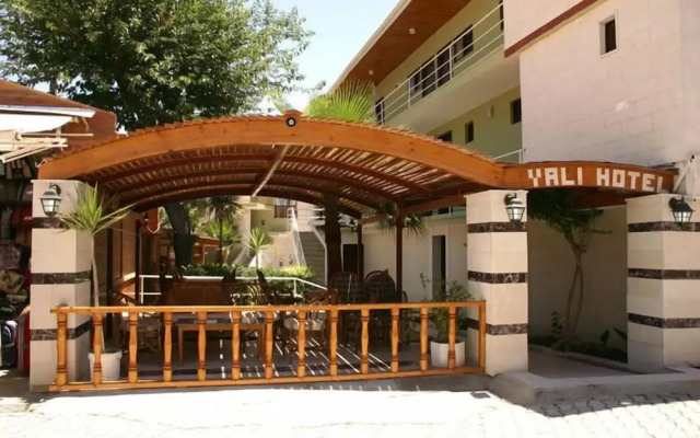 Yali Hotel