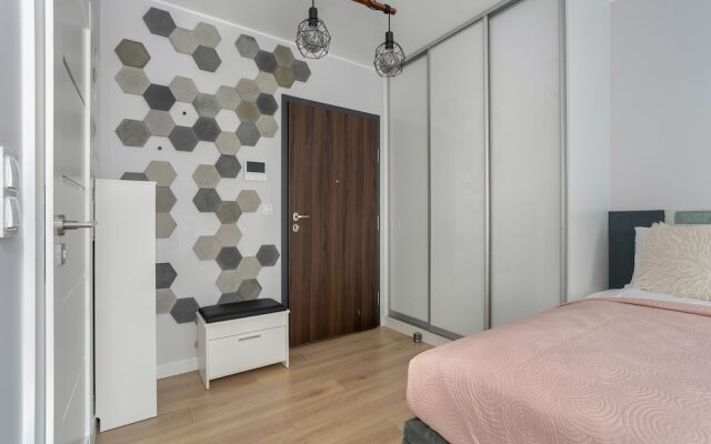 Stylish & Comfy Garbary Studio with Parking by Renters