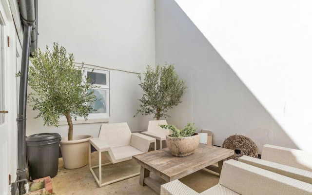 Central Snug With Patio By My Getaways
