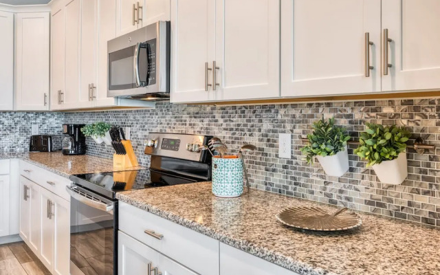 Stunning Home With Private Pool Near Disney