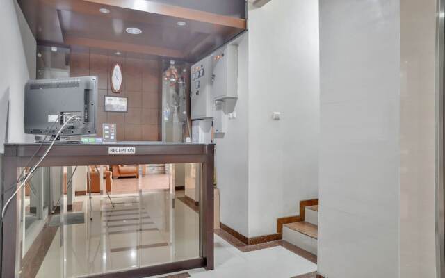 Clover Residence Near Mall Ambassador