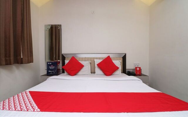 Oyo 24723 Hotel Atul Palace