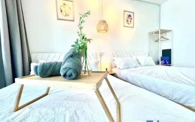 R 1-5Pax Cozy Home SetiaAlam 100mpsWifi&TV Trefoil