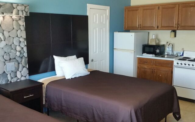 Driftwood Beach Motel