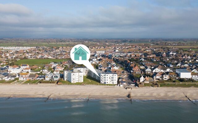 Two Bed Seafront Escape in East Wittering