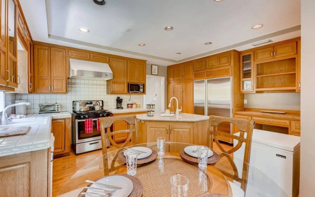 Amazing Quiet & Serene West Hollywood 5 Bedroom House Near Everything! (K1)