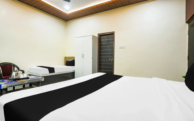 Capital O 41561 Hotel Paradise Residency