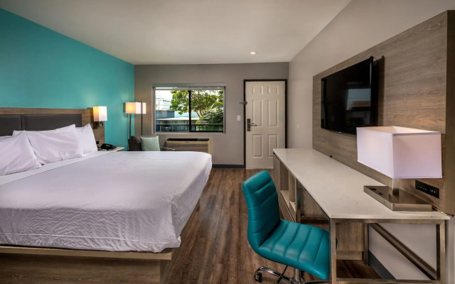 Travelodge by Wyndham LAX