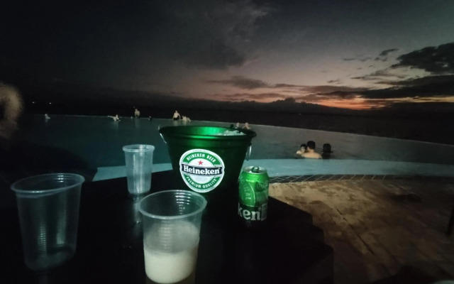 Tropical Executive Hotel
