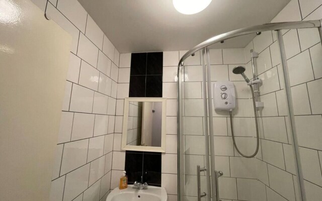 Impeccable 2-bed Apartment by Cardiff City Centre